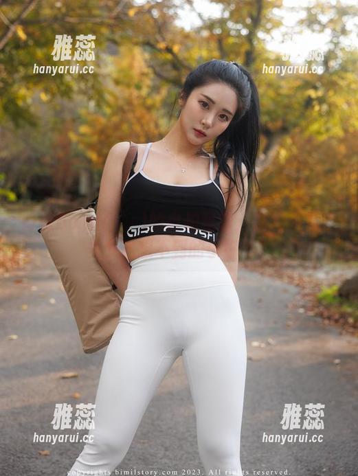 普美Bomi(보미)的自拍秘籍：原图里藏了多少意想不到的小细节？
