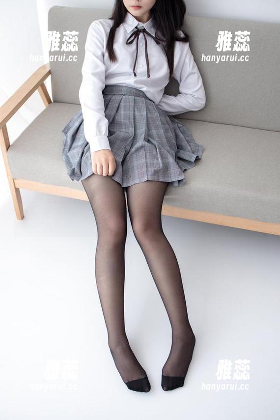 森萝财团 森萝财团:楼梯间的黑丝小妹,谁不想来一张爱心照啊?