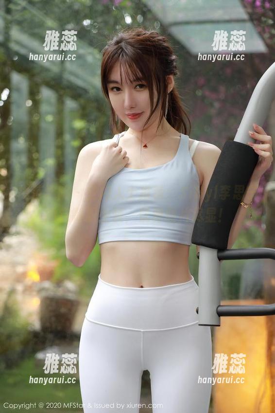 模范学院 - 业内人士推荐：SiByl李思宁的定制职业装，优雅图片尽显！