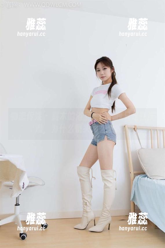 物恋传媒-嘉木 物恋传媒 - 嘉木的浴室原图:我只是在洗澡,为什么镜头那么爱我?