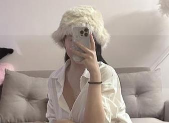 微密圈 – 听说玫桃泡芙的蓝色装是个大热！私拍原图，更像是一场非典型秀。