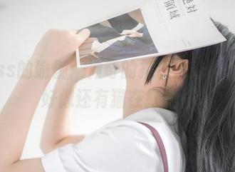 疯猫ss的瑜伽：神奇的拍照魔法，图片里好像还有猫在打坐！