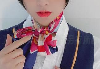 眼酱大魔王w放出全套秘书图片，是要揭示工作之美么，还是另有所图？