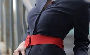 秀人网 – z杯悠悠的制服图册：不收费的，让你为之懵圈的画风！
