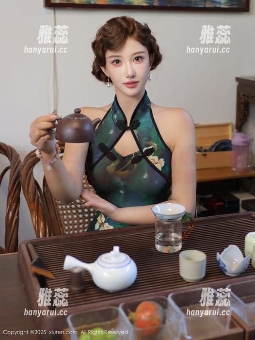秀人网-凌希儿 秀人网 - 总觉得看凌希儿的最新居家美图,我买的沙发都不配,我超有意见啊!