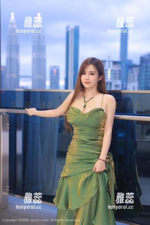 秀人网 - 谁说泳装写真不能拼资源？刘奕宁Lynn可有一手啊