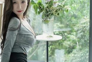 秀人网 – 美图不停，果然叶佳颐的红裙是“吸引力无法拒绝”的典范。