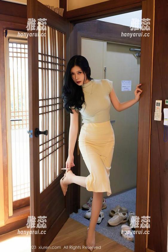 秀人网-大琪琪Emily 秀人网 - 来自大琪琪Emily的高清美脚分享,今天我负责捧红你!
