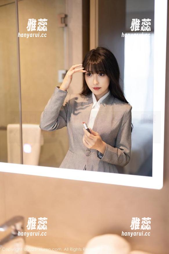 秀人网-糯美子Mini 秀人网 - 当糯美子Mini穿上纯白,图集里的福利直击你的心门!