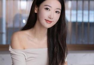 秀人网 – 糯美子nini：当女王遇上高清美图，该有多耀眼呢？