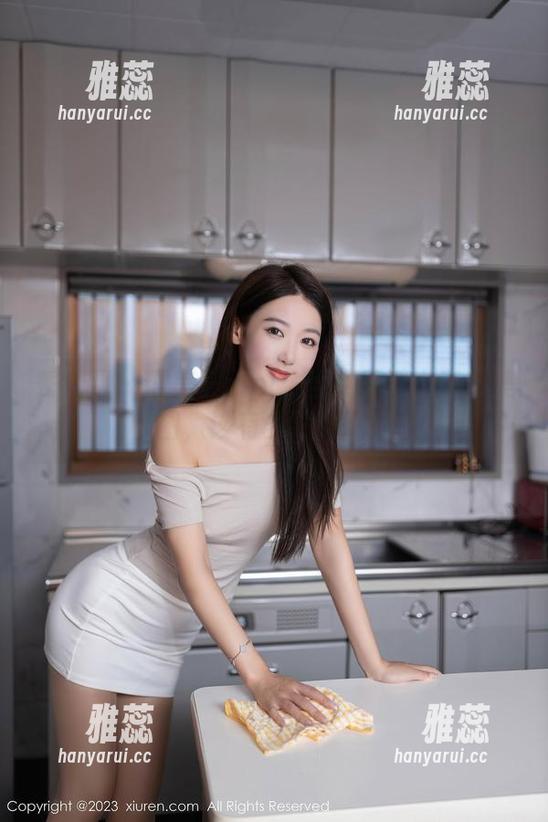 秀人网 - 糯美子nini：当女王遇上高清美图，该有多耀眼呢？