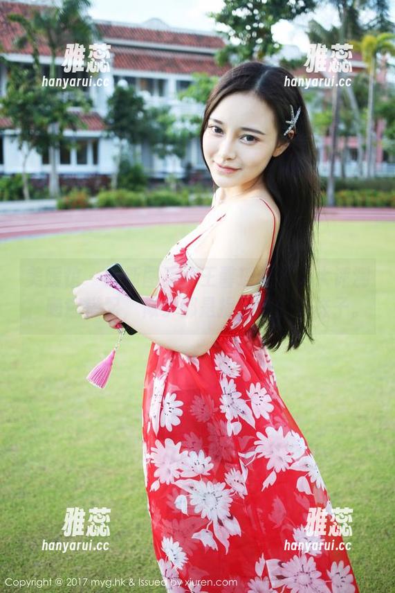 美媛馆 - 最新图集：王馨瑶的短裤大评测，随意搭配，似乎都是提前看好的样子。