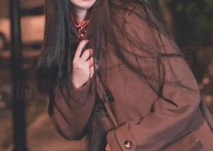 高清看“落落Raku”的睡衣写真，咋觉得她的眼神有种想聊聊的气氛？