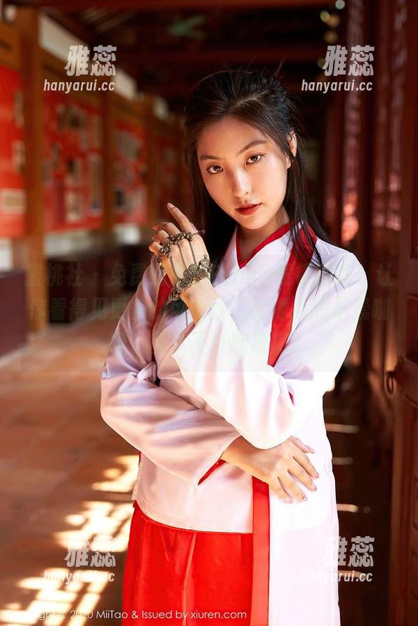 蜜桃社-佩琦Pinky 蜜桃社 - 免费的佩琦Pinky眼镜图集:让你看得见更多的可能性,就像我的早晨咖啡,基本不可能缺席。