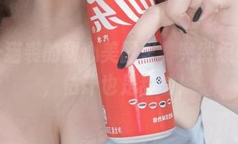 在蜜汁猫裘的甜心美图里，突然想养只猫，估计也是甜的！