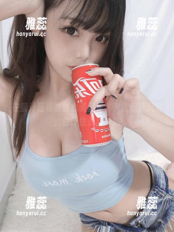 在蜜汁猫裘的甜心美图里，突然想养只猫，估计也是甜的！