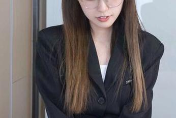 袜啵啵 – 原图眼神里有故事，稚予姐姐我懂哦，资源包来一份！