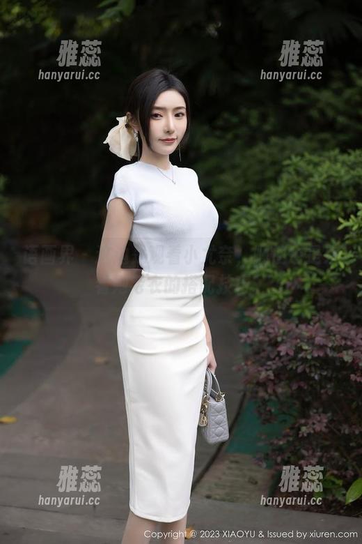 语画界-小尤奈 语画界 - 这边是观看小尤奈,顺便也是来看她毛衣的搭配技巧。