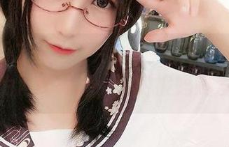 女儿的朋友们，逐月Su的写真现在在线下载，成为网络炸弹，不怕被妈妈发现哦！