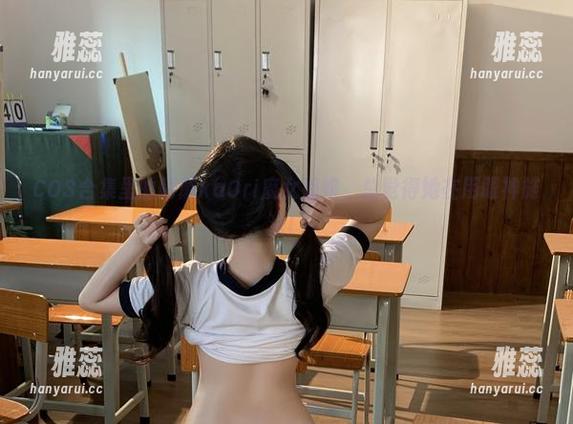 阿薰kaOri COS合集里的阿薰kaOri魔女姐姐,总觉得她在用眼神施法!