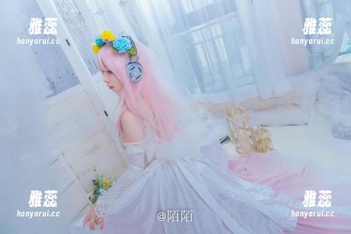 陌陌咕咕咕 陌陌咕咕咕的美脚全景高清图册,细致到每一个趾尖,真让人意外。