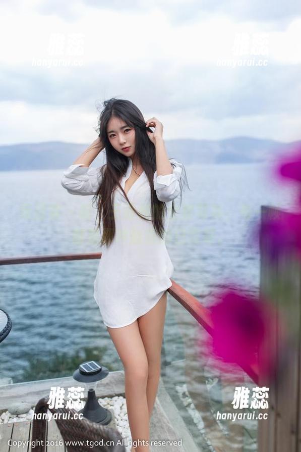 青豆客 - 啊，王语纯的全套写真，每一帧都是那种随意的日常呀。
