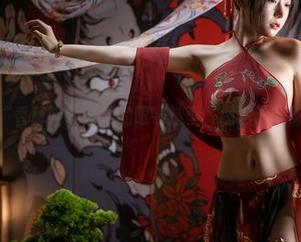 看这里！“香草喵露露”的眼镜造型，图包让人瞩目不已。