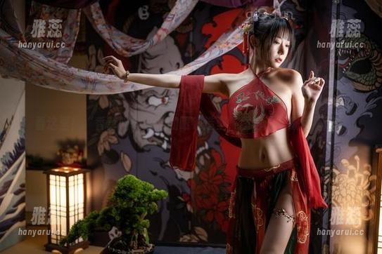 香草喵露露 看这里!“香草喵露露”的眼镜造型,图包让人瞩目不已。
