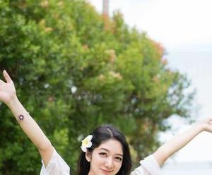 魅妍社 – 嗨，岑苑之的天台私拍原图，能不能给我一张清单？