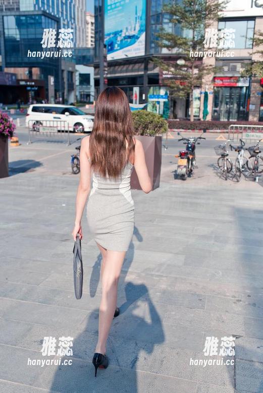 魔镜街拍-婷婷 魔镜街拍 - 资源暴击:午后休闲里的婷婷,包臀裙设计师该给她加工资!