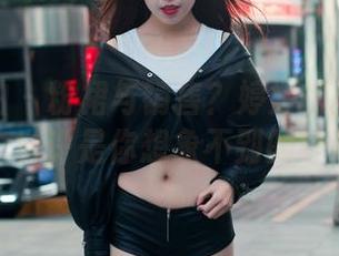 魔镜街拍 – 粉裙与销售？婷婷的日常工作，也许是你想象不到的奇遇